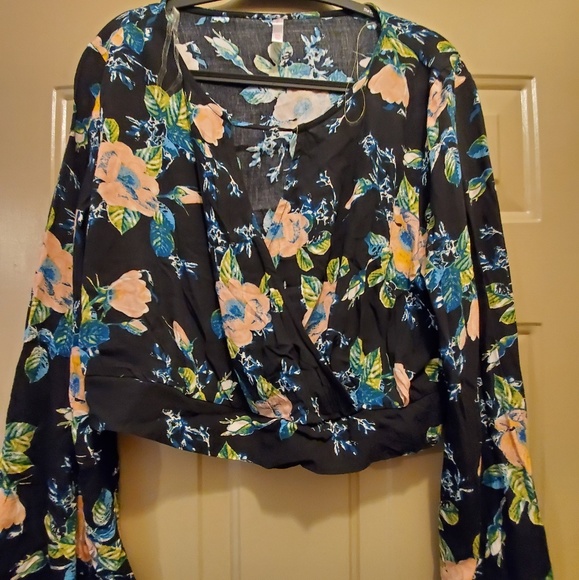 Floral Crop top Blouse - Picture 1 of 1